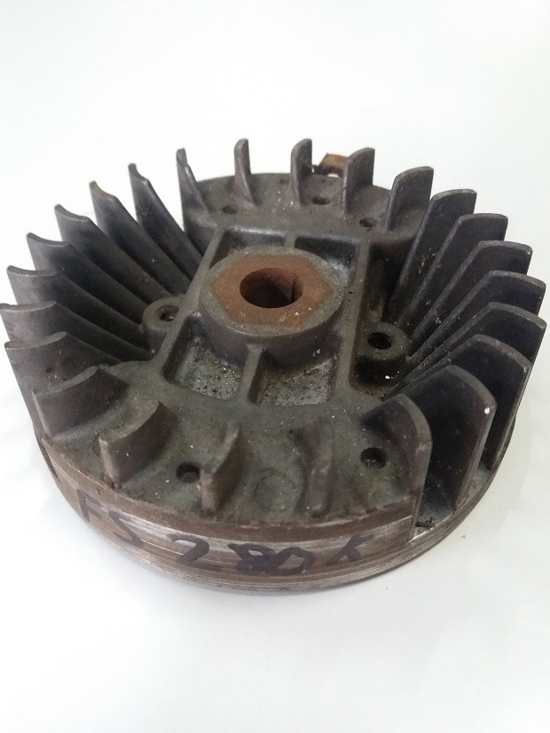 Plato magnético Stihl FS 87-FS 89-FS 90-FS 91-FS 100-FS 111-FS 130-FS 310-FS  311-FS 160-FS 180 - Comercial Castaño
